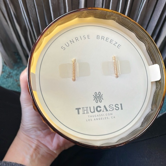 “THUCASSI” NIB Exquisite 2 Wick Candle - Picture 3 of 9